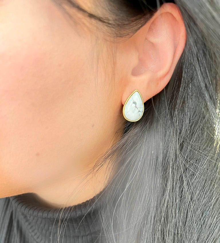 Brinco Gota Howlita Bold Banhado a Ouro 18k