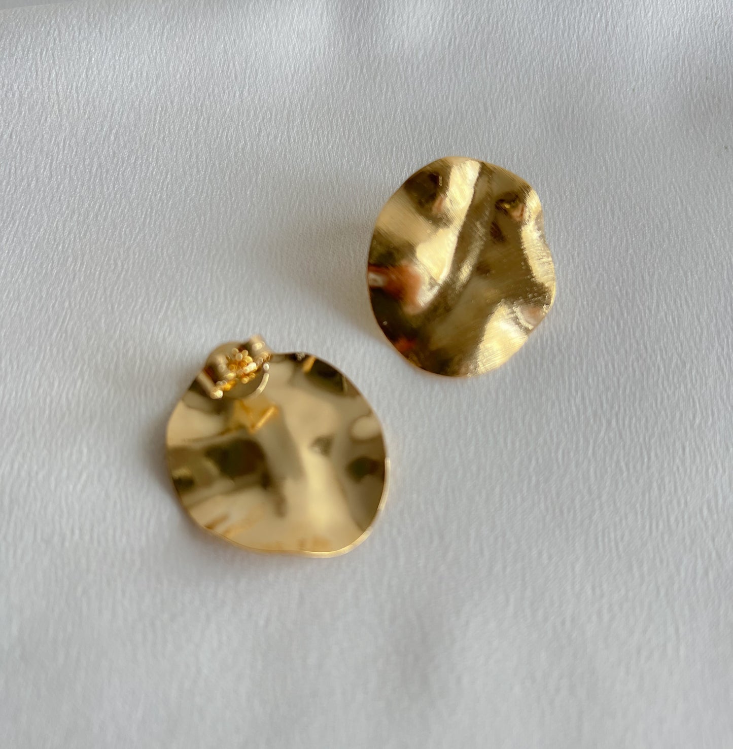 Brinco Redondo Orgânico Banho Ouro 18k