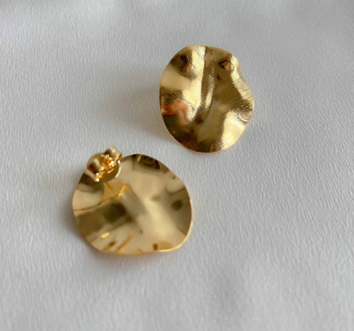 Brinco Redondo Orgânico Banho Ouro 18k