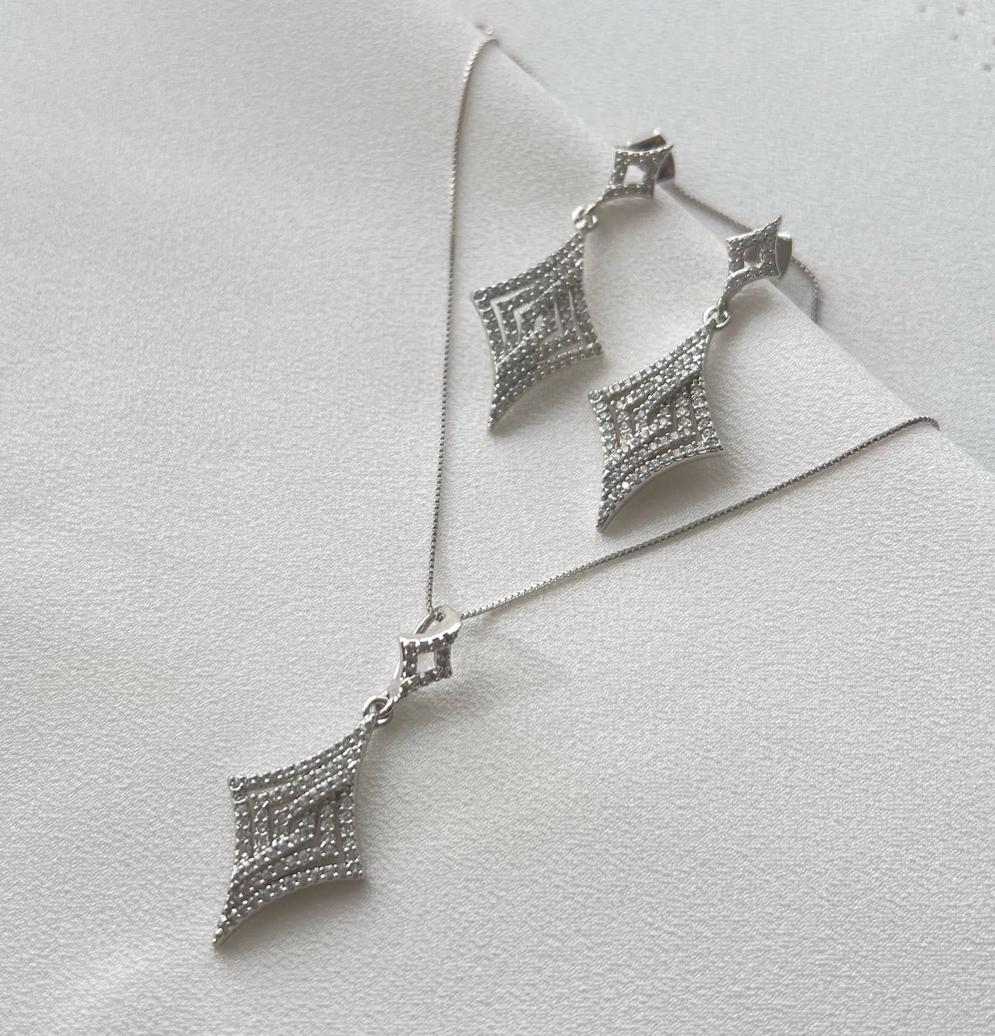 Conjunto Lança Zoe Cravejado de Zircônia Banho Ródio