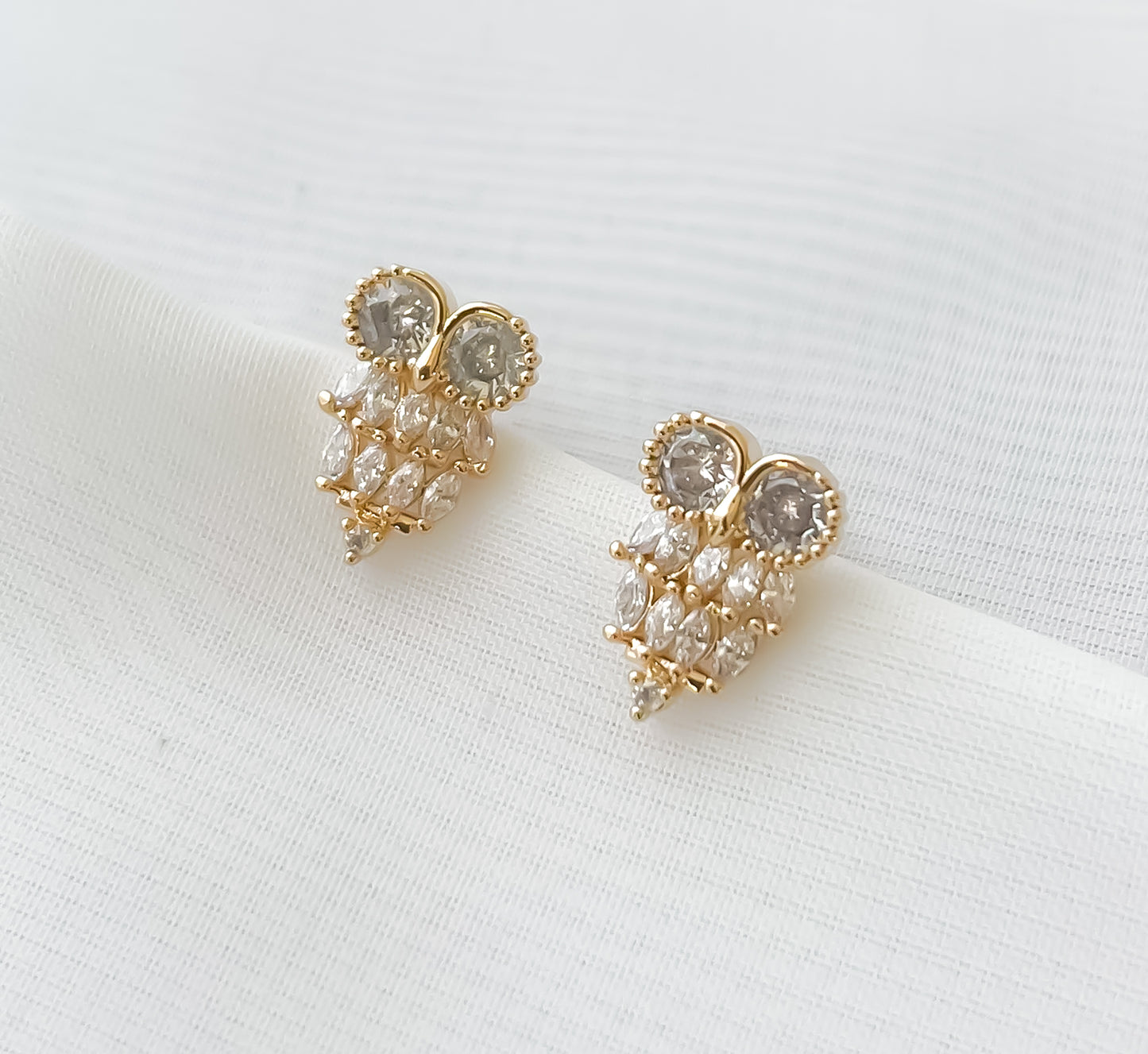 Brinco Coruja Cravejado com Banho Ouro 18k