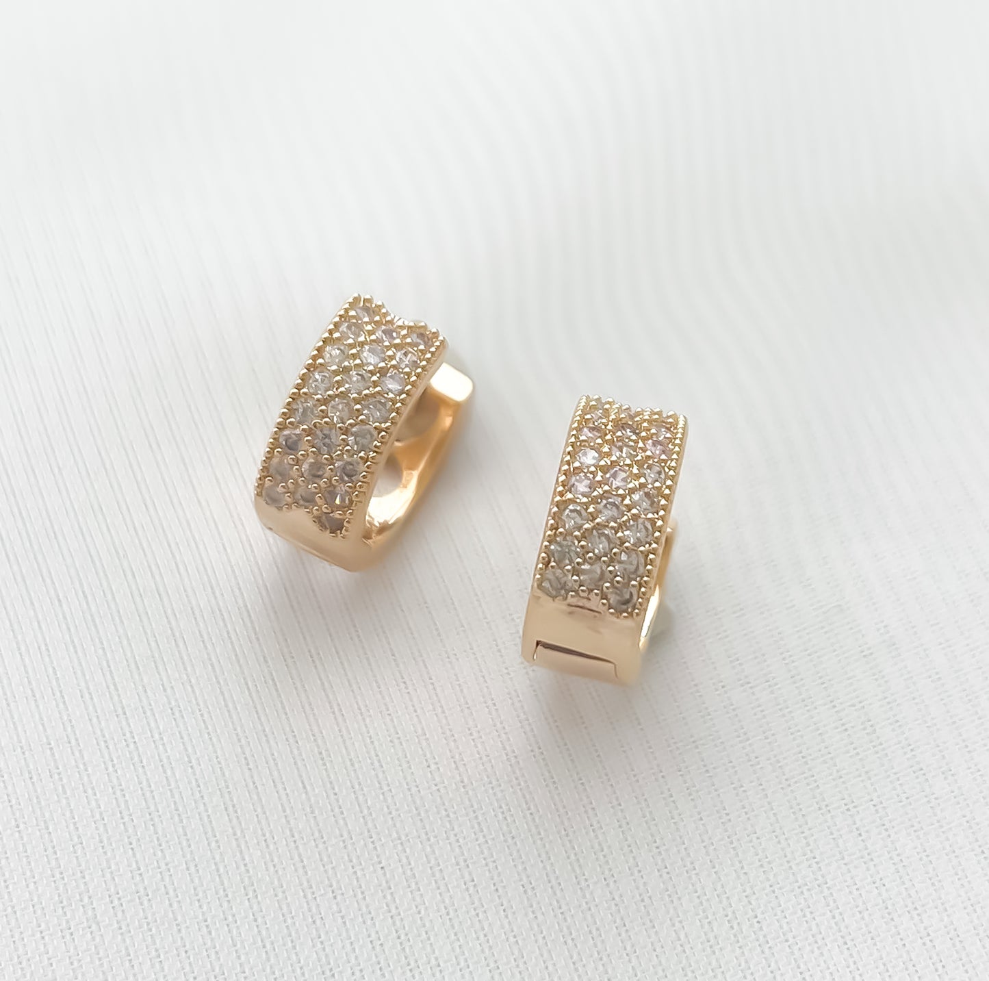 Brinco Mini Argola Bold Cravejado Zircônia Banho Ouro 18k
