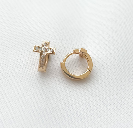 Brinco Mini Argola Cruz Cravejado Zircônia Banho Ouro 18k