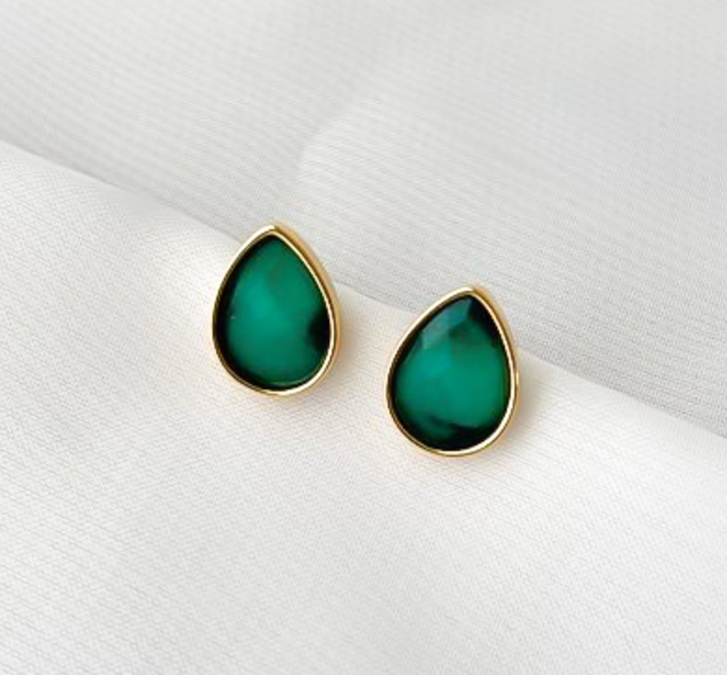 Brinco Gota Esmeralda Banhado a Ouro 18k