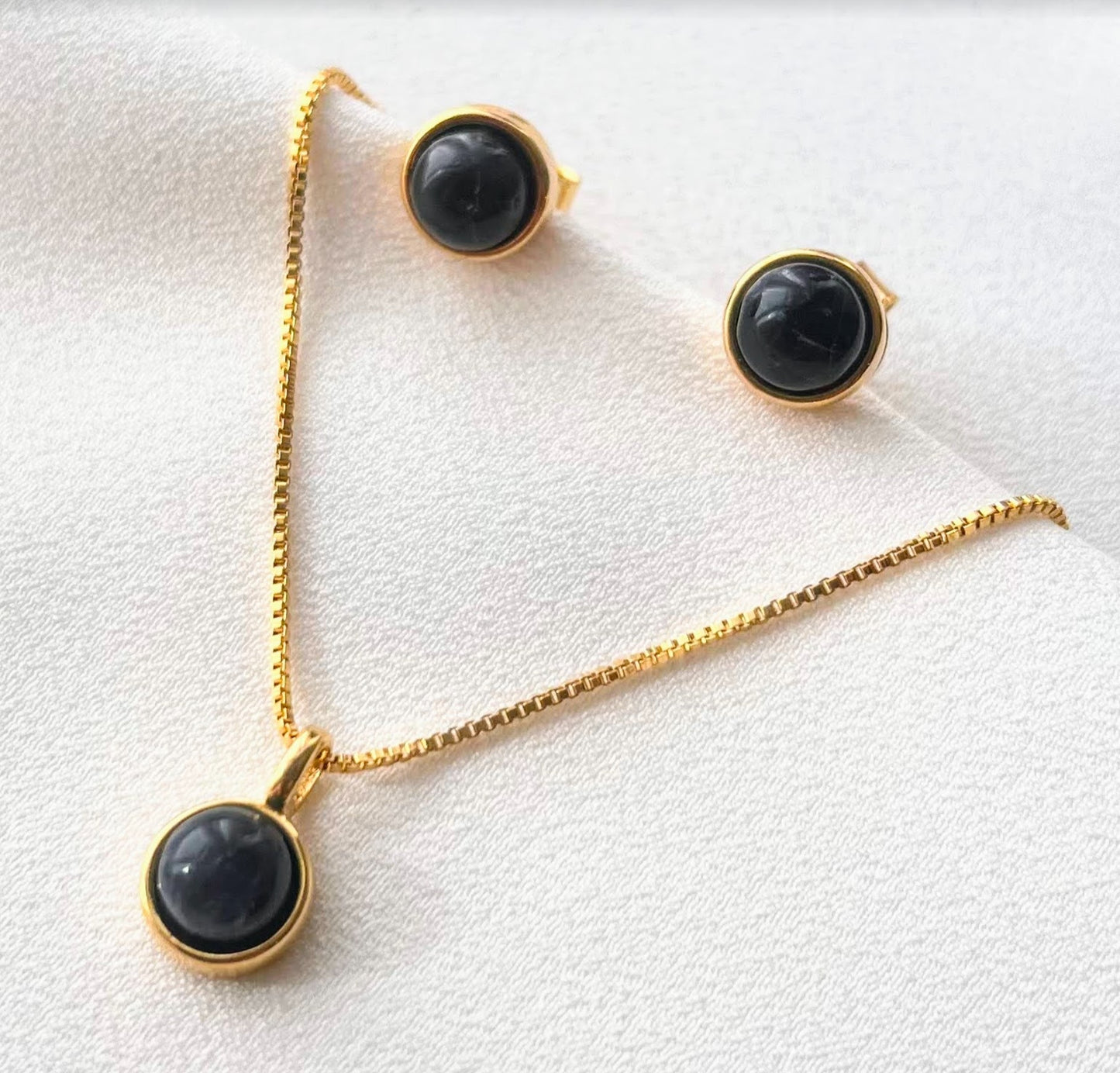 Conjunto Três Pontos Ágata Preta Banho Ouro 18k