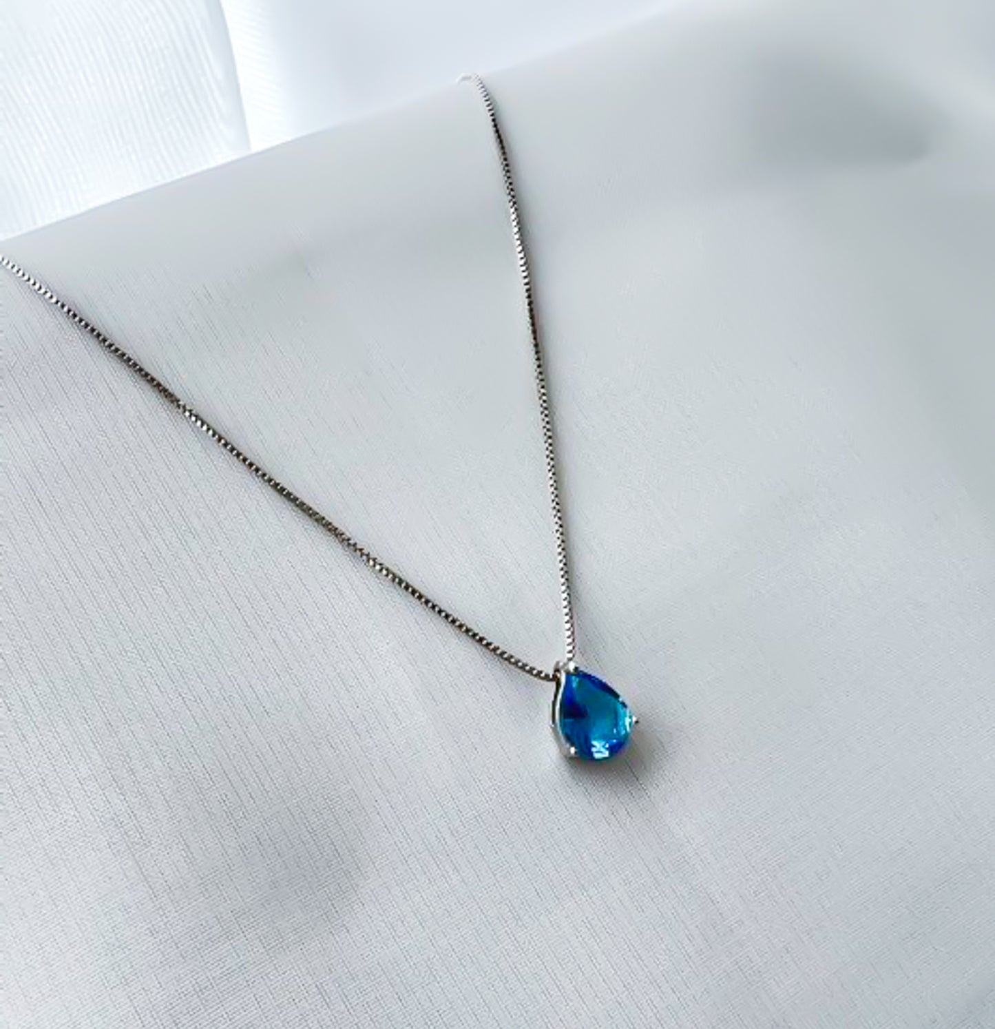 Colar Veneziana com Gota em Zircônia Azul Céu Banho Ródio