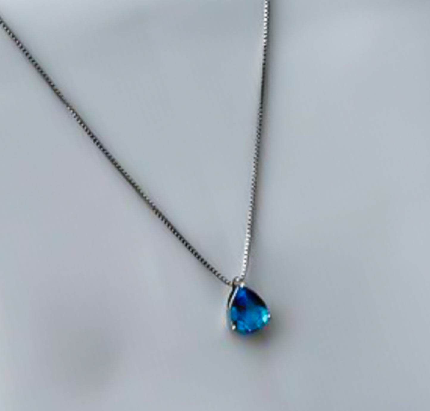 Colar Veneziana com Gota em Zircônia Azul Céu Banho Ródio