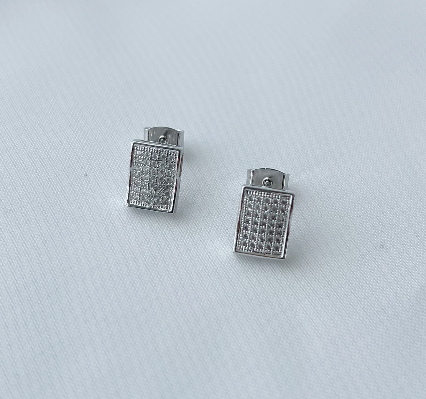 Brinco Alexia Quadrado com micro zircônias Banho Ródio