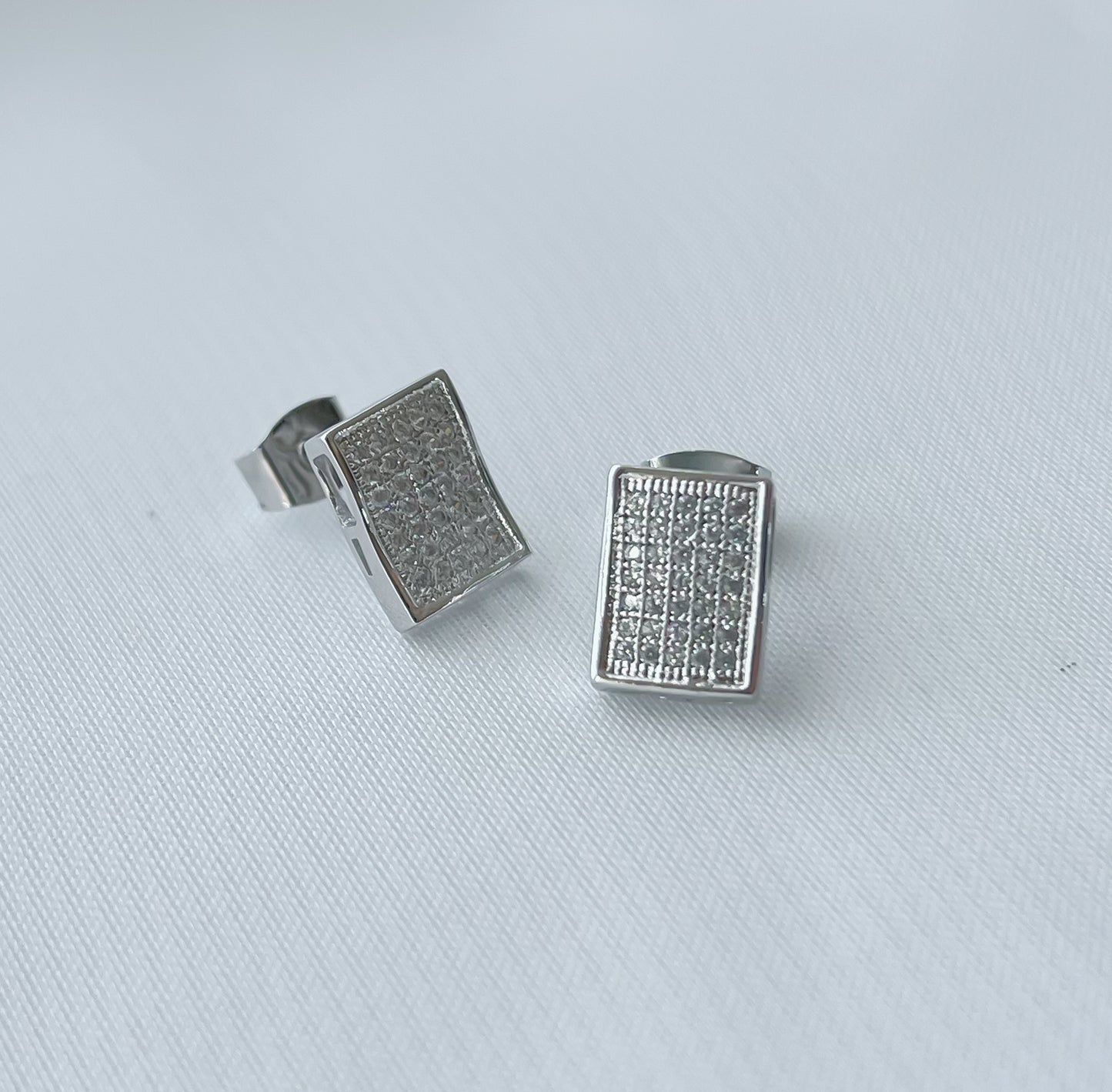 Brinco Alexia Quadrado com micro zircônias Banho Ródio