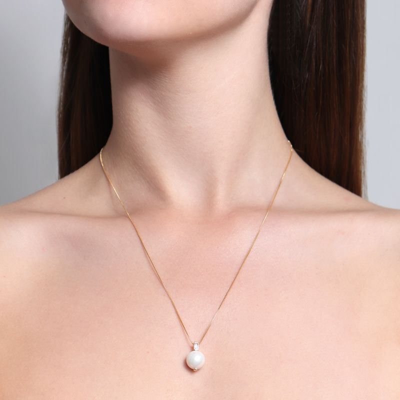 Colar com Pérola Shell e ponto de lux em Zircônia Banho de Ouro 18k