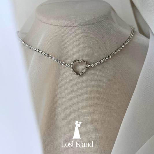 Colar Chocker Riviera com Pingente Coração Vazado Fixo Riviera Banho Ródio