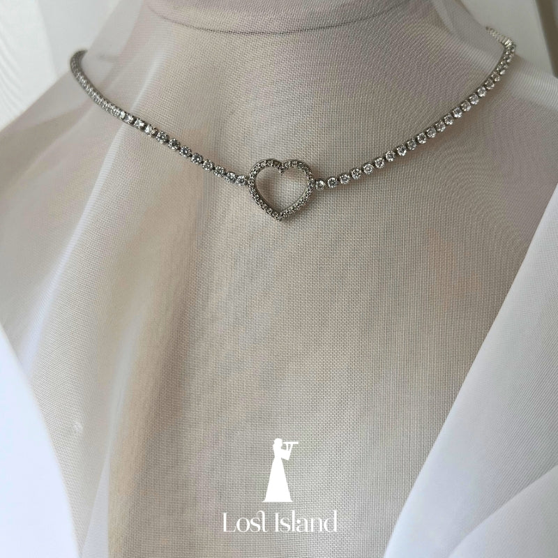 Colar Chocker Riviera com Pingente Coração Vazado Fixo Riviera Banho Ródio