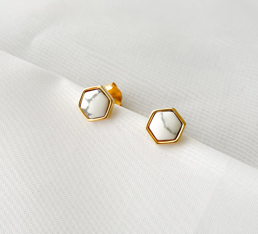 Brinco Hexagonal Branca Banhado a Ouro 18k